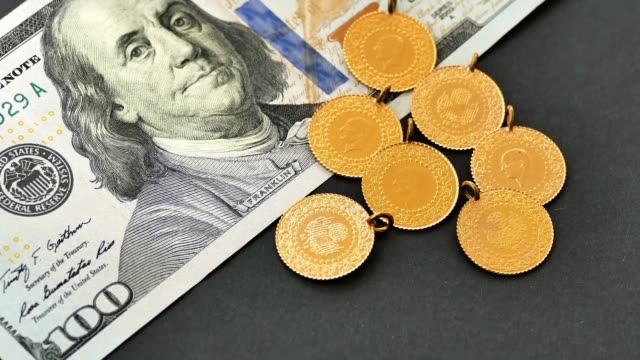 türkische-Bitcoin-und-100-US-Dollar.-türkische-Viertel-gold