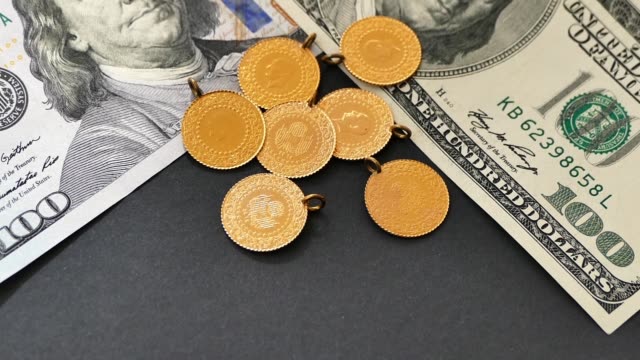 türkische-Bitcoin-und-100-US-Dollar.-türkische-Viertel-gold