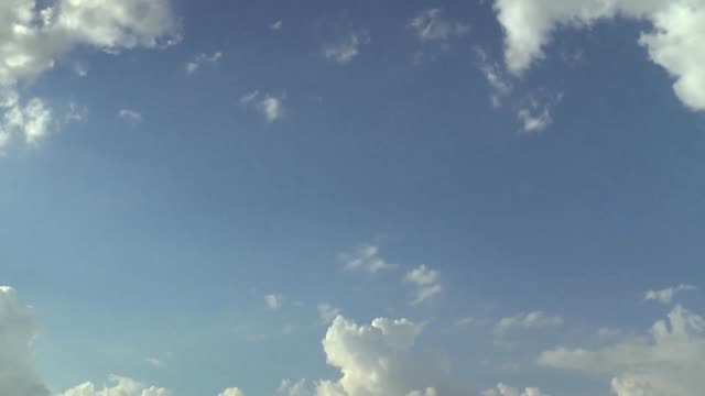 Clouds,-blue-sky-and-thunderstorm-within-a-single-minute,-time-lapse