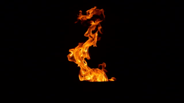 Brennenden-Flammen-auf-schwarzem-Hintergrund
