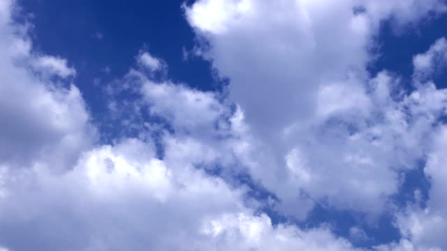 Soft-Smooth-Heavenly-Clouds-on-Clear-Sky-in-Sunny-Day