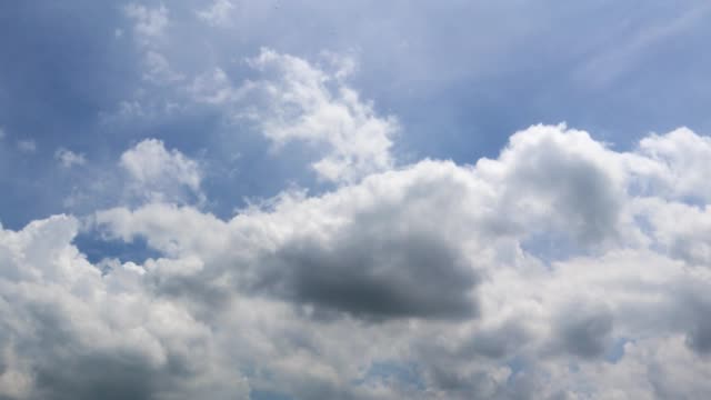 Dramatic-atmosphere-panorama-view-4K-Time-lapse-footage-video-clip-of-blue-sky-and-clouds-on-beautiful-summer-day.