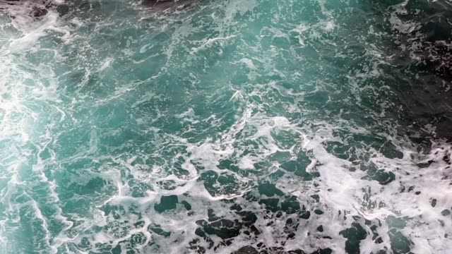 blue-and-white-foamy-ocean-waves-(50-fps-slow-motion)