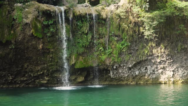 Hermosa-cascada-tropical.-Filipinas,-Luzon