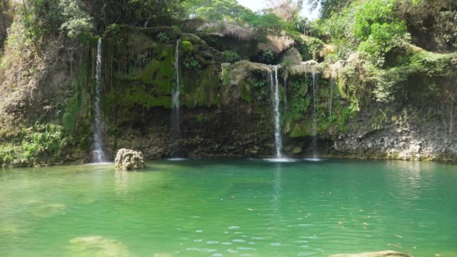 Wunderschönen-tropischen-Wasserfall.-Philippinen,-Luzon