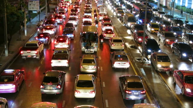 Atasco-de-tráfico-en-la-noche-en-Bangkok