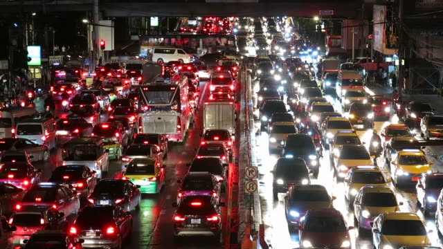 Traffic-jam-at-night-in-Bangkok