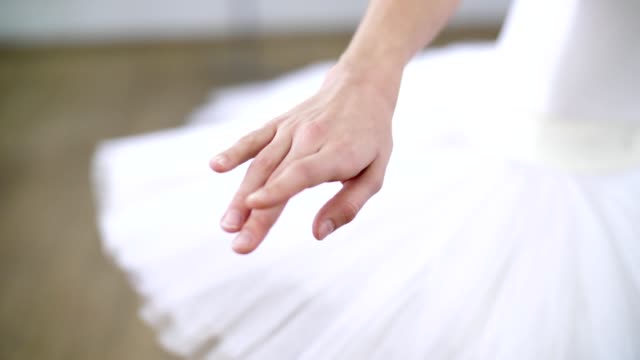in-ballet-hall,-Young-ballerina-performs-allonge,-moving-hand-elegantly-,-close-up