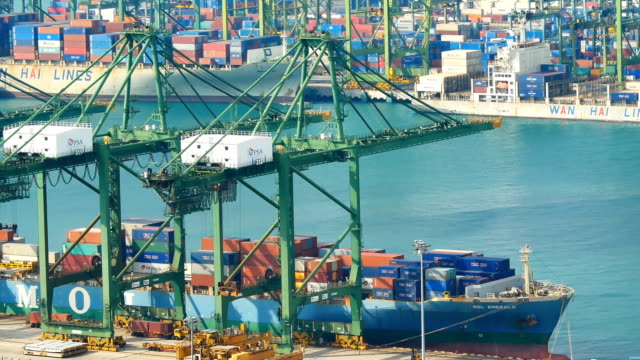 Singapur-MAR-de-2018:-Puerto-carga-grande-en-Singapur-el-centro-de-la-entrega-del-buque-en-el-sudoeste-de-Asia.-Todos-los-días-un-buque-de-carga-se-entrega-al-destino-valor-para-hacer-el-negocio-en-Singapur...