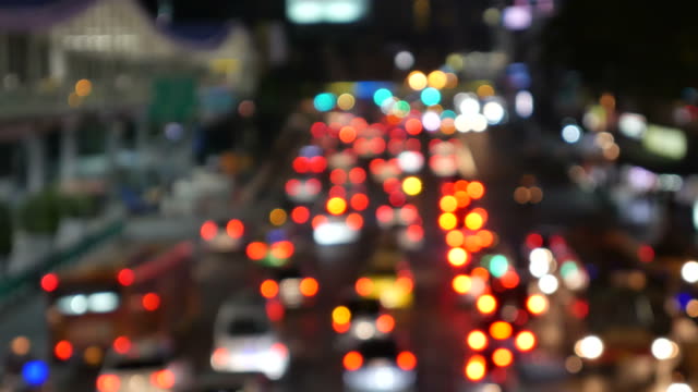Noche-de-tráfico-en-Bangkok