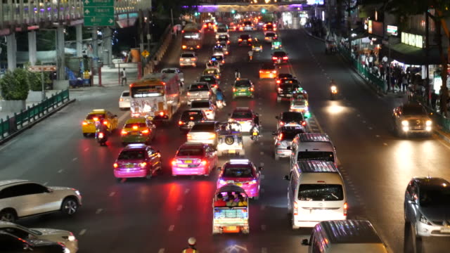 Nacht-der-Verkehr-in-Bangkok