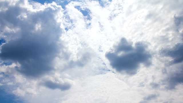 Hermoso-espectacular-cloudscape.-Balanceo-de-las-nubes