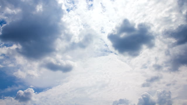 Hermoso-espectacular-cloudscape.-Balanceo-de-las-nubes
