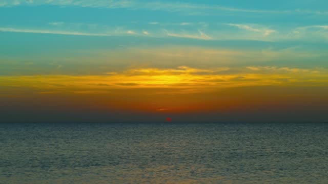 Sonnenaufgang-über-dem-Meer---Timelapse,-4k
