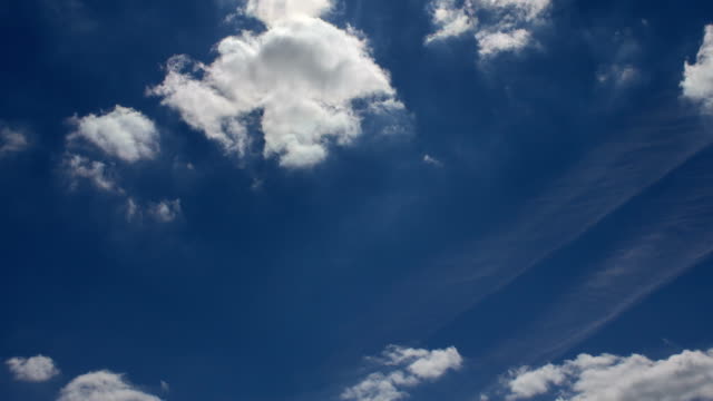 Beautiful-abnormal-cloudscape.-Rolling-Clouds