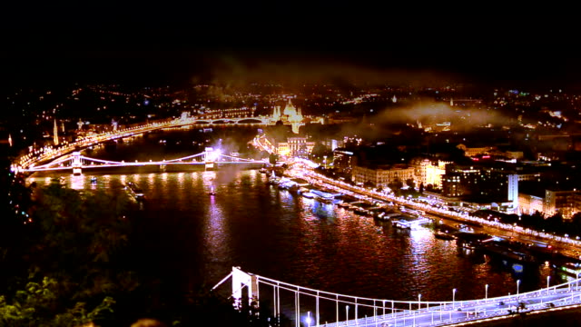 Fireworks-above-Danube-river-in-Budapest