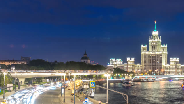 Moscow-Russia-time-lapse-4K,-city-skyline-day-to-night-timelapse-at-Moscow-River