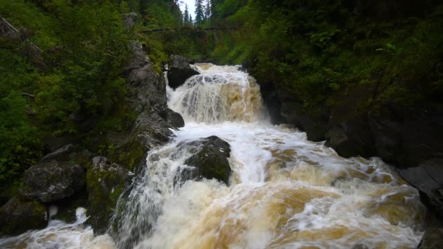 Wasserfall-im-Altaigebirge