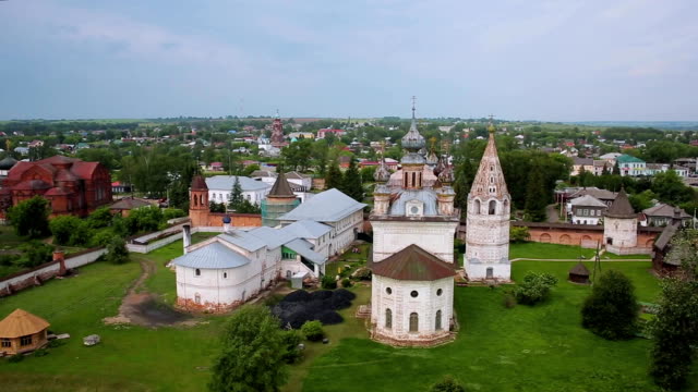 antena-disparo-Catedral-del-Archangel-Michael-en-Yuriev-Polsky,-Rusia