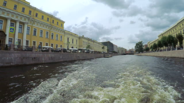 Canales-de-cruce-de-caminos-en-San-Petersburgo
