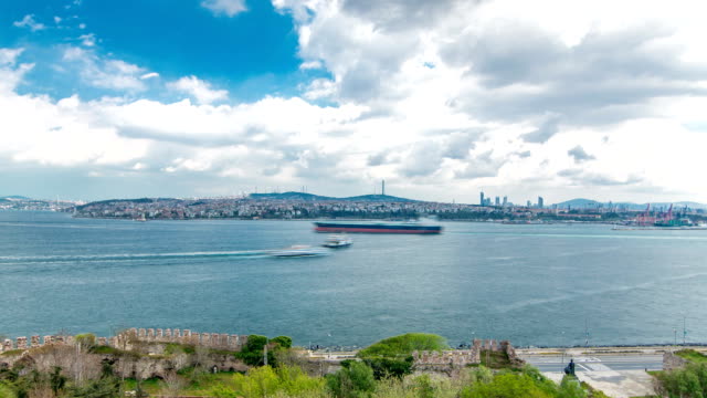 Istanbul-und-der-Bosporus-Blick-vom-Topkapi-Palast-Zeitraffer.-Aussicht-auf-die-Innenstadt.-Reisen-Türkei
