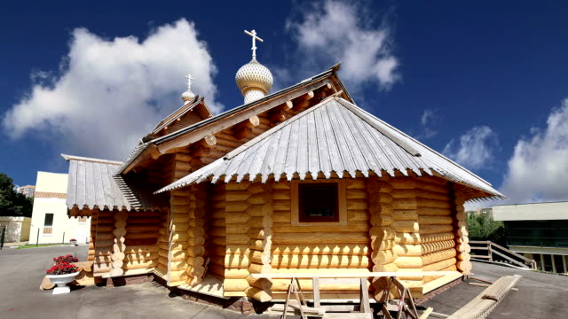 Moderne-hölzerne-orthodoxe-Kirche-in-Moskau,-Russland
