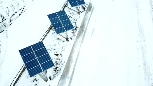 Granja-solar-aéreas-bajas-del-vuelo-en-invierno.