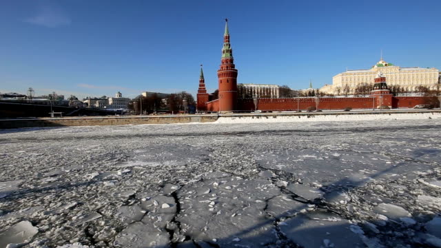 Vista-del-río-Moskva-y-el-Kremlin-(día-de-invierno),-Moscú,-Rusia