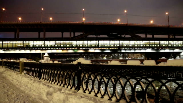 Moskva-River,-Luzhnetskaya-Bridge-(Metro-Bridge)-on-a-winter-evening.-Moscow,-Russia