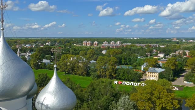 Panorama-de-la-ciudad-de-Vologda,-vista-aérea,-4k