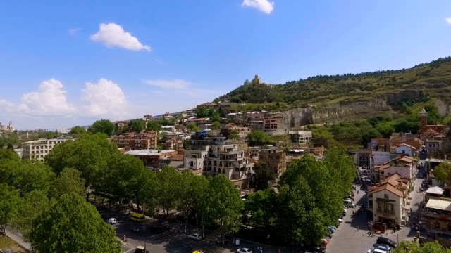 Zona-residencial-de-Tbilisi,-alquiler-de-apartamentos-para-turistas,-centro-histórico