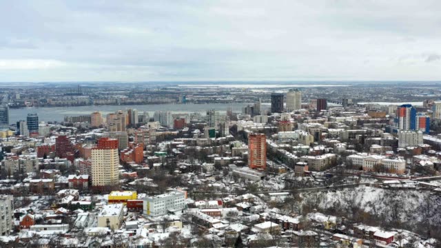 4K-Urban-Luftbild-Stadtbild-mit-Gebäuden-im-Winter.