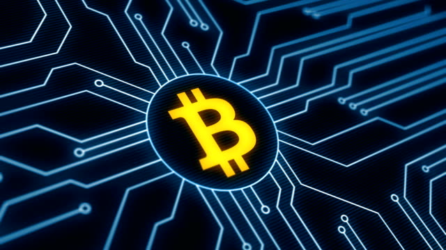 Bitcoin-Symbol-über-Mikrochip-Hintergrund