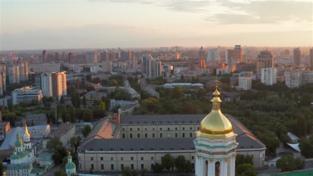 Kiev-Pechersk-Lavra-al-atardecer,-Kiev,-Ucrania