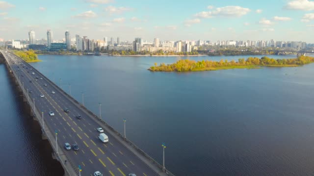 El-puente-sobre-el-río-Dnieper,-Kiev,-Ucrania