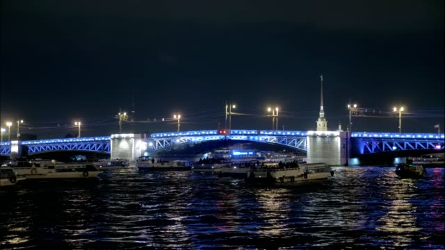 timelapse-of-moveable-bridge-in-nighttime-in-Saint-Petersburg,-famous-Palace-bridge
