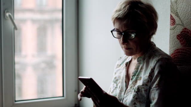 Woman-watching-something-on-the-smartphone-screen