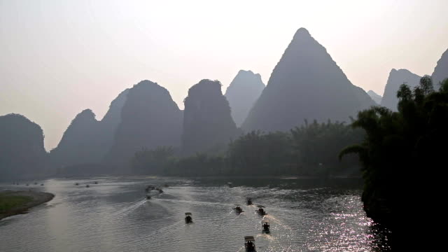 Yu-Long-River-and-Karst-Mountain-Landscape