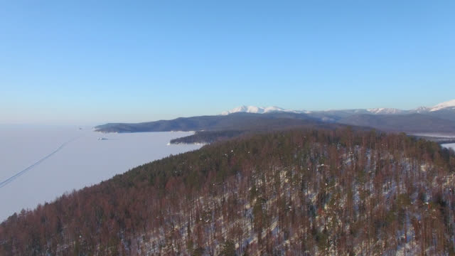 Encuesta-de-4-K.-de-antena-desde-el-aire.-Invierno.-Lago-Baikal
