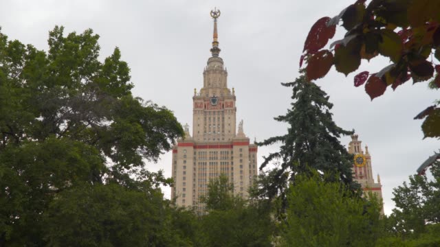 Universidad-de-estado-de-Moscú-nombrada-después-de-M.Lomonosov