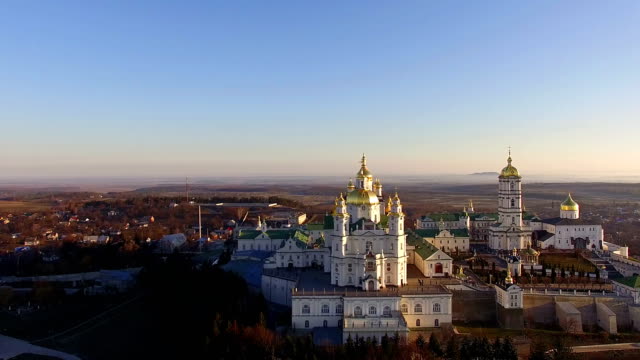 Luftbild-Kloster-von-Pochaev
