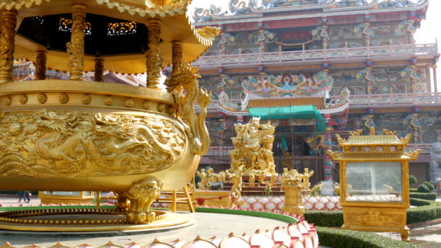 Chinesischer-Tempel-Ang-Kraft-in-Pattaya.-Schöne-original-Tempel-im-chinesischen-Stil.-Östlichen-Ornament-mit-Drachen-und-verschiedene-Gemälde-des-alten-Lebens