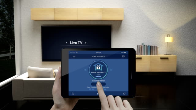 Berühren-IoT-smart-Pad,-Tablet-Anwendung-zu-Hause-Sicherheitskontrolle-in-Wohnzimmer,-intelligente-Haushaltsgeräte,-Internet-der-Dinge.-4-k-Film.