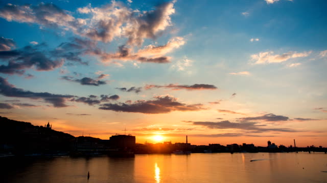 Day-to-night-time-lapse-of-the-Dnipro-river-in-the-Kyiv-at-sunset.