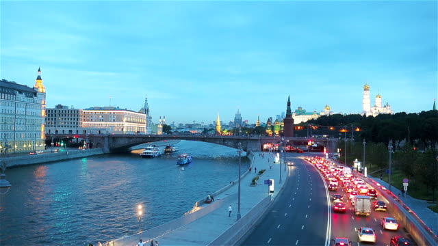 Panoramablick-auf-Moskau-Wahrzeichen-während-des-Sonnenuntergangs-vom-Zarjadje-Park