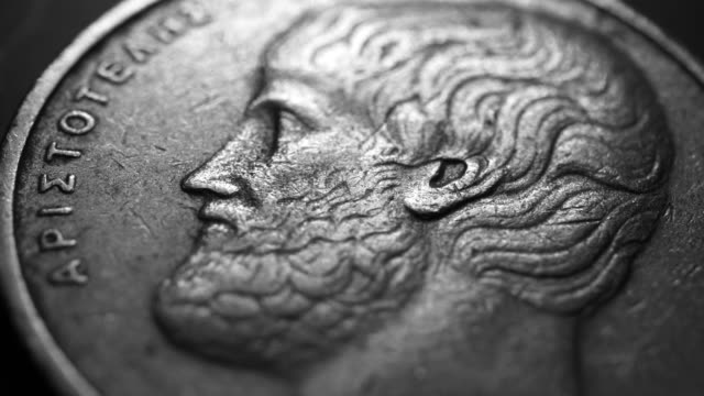 Primer-plano-de-monedas-muy-antiguas