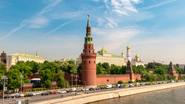 Moscú-Rusia-lapso-de-tiempo-4K,-lapso-de-tiempo-del-horizonte-de-la-ciudad-en-el-Palacio-del-Kremlin-Plaza-Roja-y-Río-Moscú