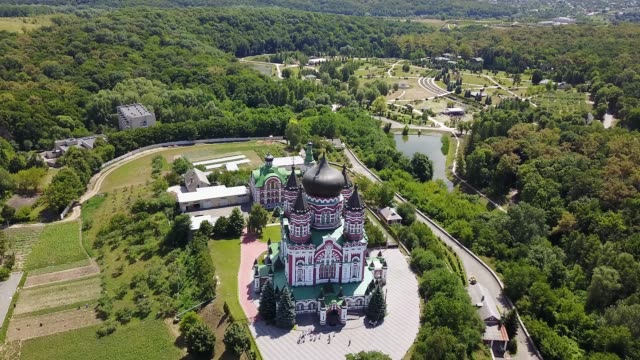 Luftaufnahme-von-Panteleimons-Kloster-in-Feofania