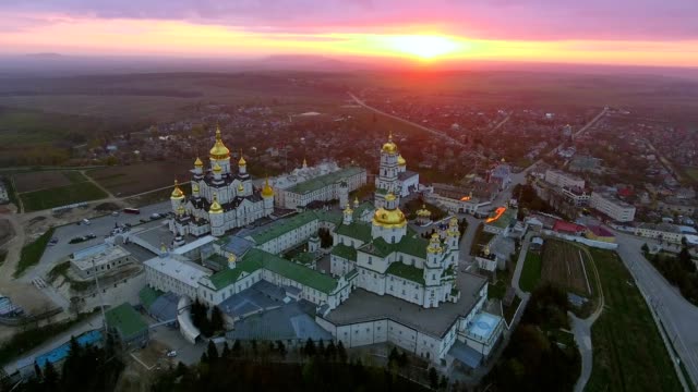 Luftaufnahme-von-Pochaev-Kloster-Potschajew-Lawra,-Ukraine.