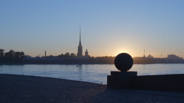 Peter-and-Paul-Fortress-and-stone-ball-on-Vasilievsky-island-on-sunrise-in-summer---St.-Petersburg,-Russia